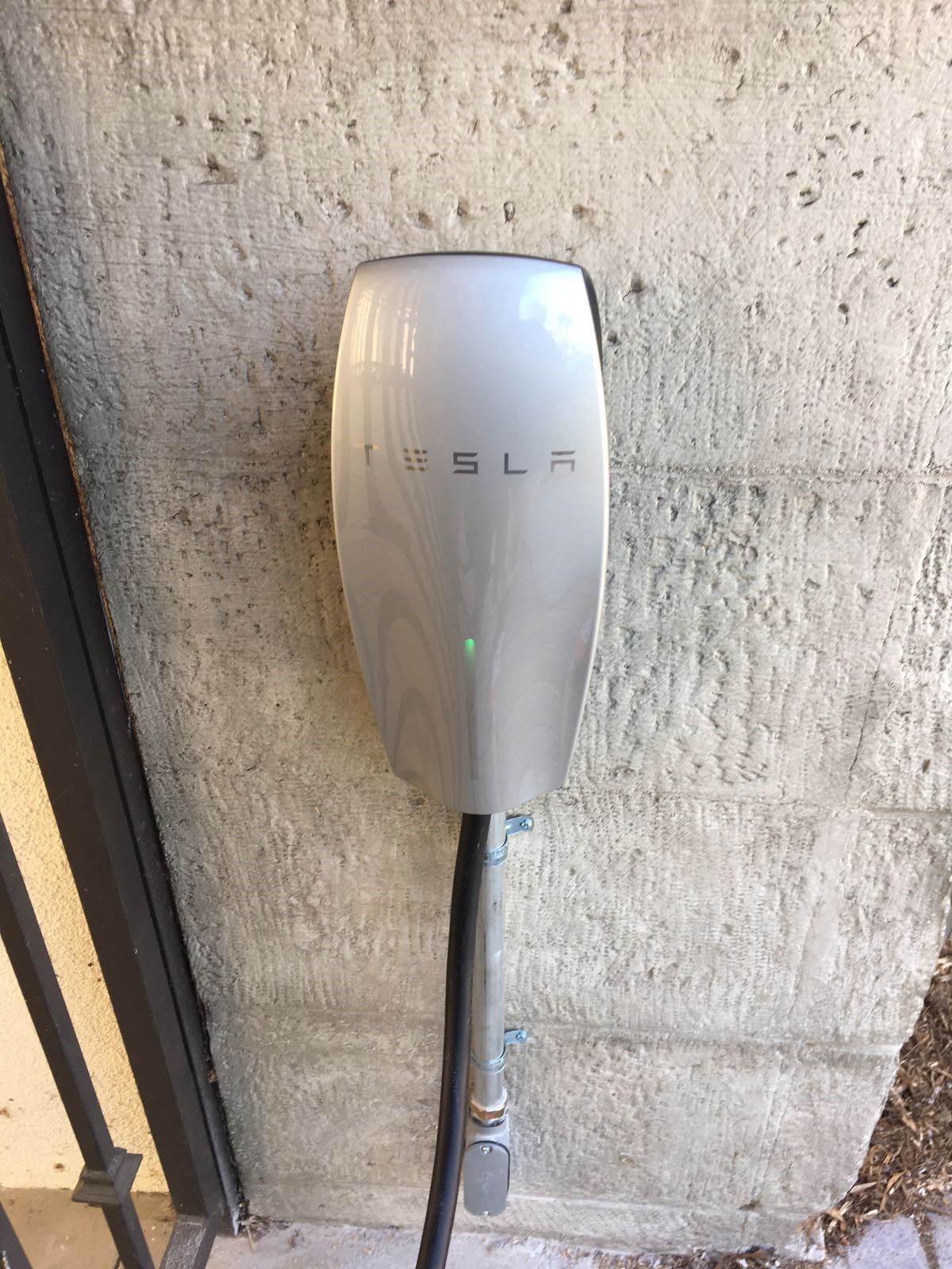 Установка tesla wall connector